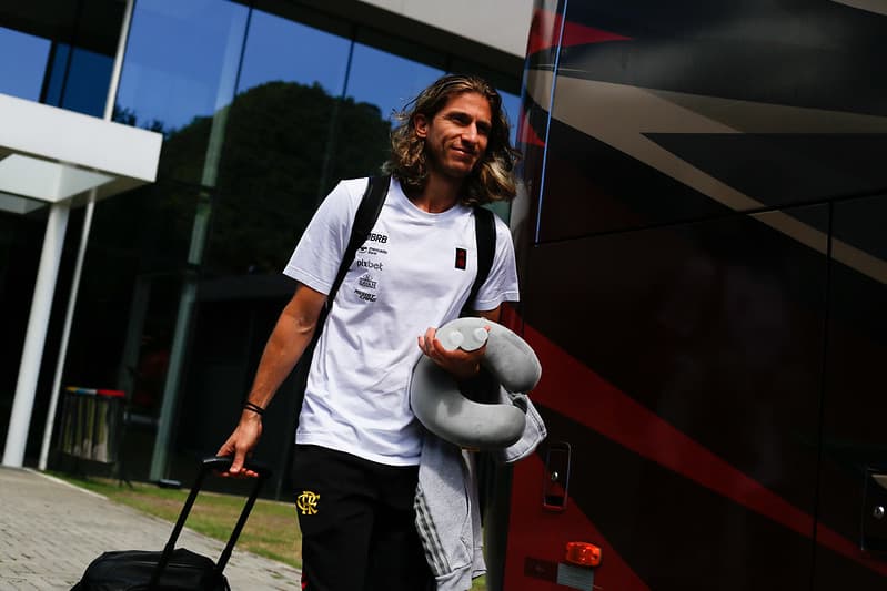 Filipe Luís, do Flamengo, conversa com comissão técnico de Jorge Sampaoli e esclarece declaração polêmica