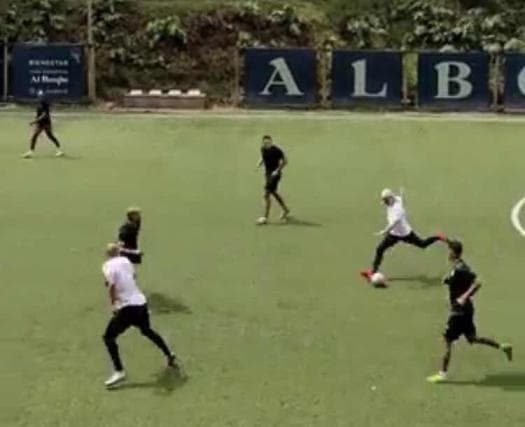 Na mira do Fla, Quintero marca golaço em pelada na Colômbia