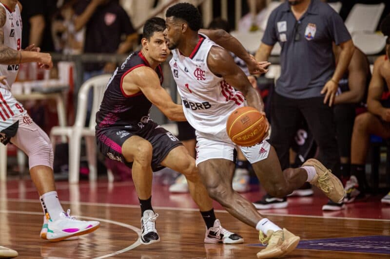 Gui Deodato em jogo do Flamengo no NBB; Flamengo venceu o São José nesta segunda