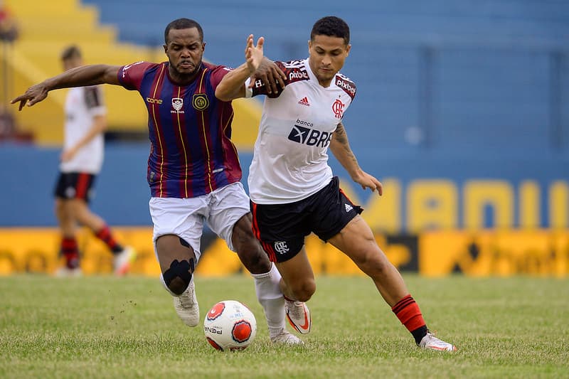 João Gomes durante partida entre Flamengo e Madureira pelo Carioca de 2022; jogo de 2023 do Estadual acontecerá no Estádio Kleber Andrade, em Cariacica