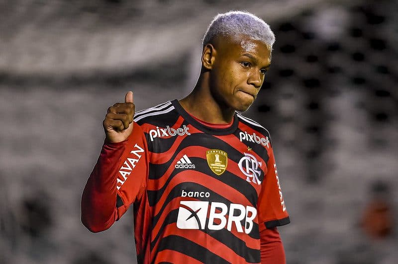 Matheus França não deve deixar o Flamengo nesta janela de transferências