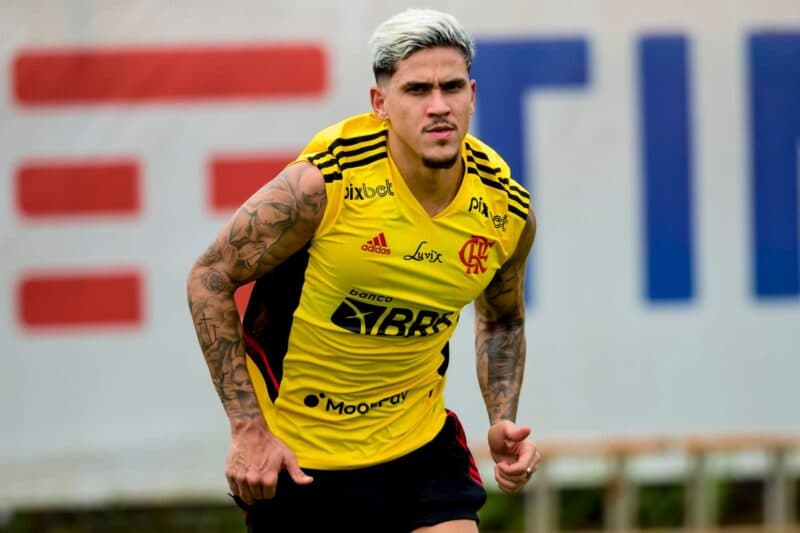 Pedro treina firme no Flamengo