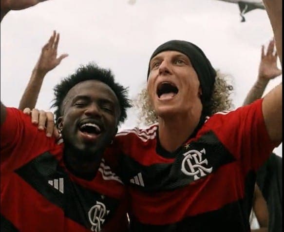David Luiz participa de comercial da Adidas ao lado de influencer e torcedores do Flamengo