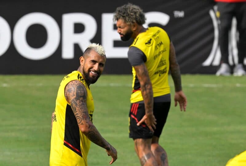 Em meio a críticas ao seu desempenho no Flamengo, Vidal vai virar streamer