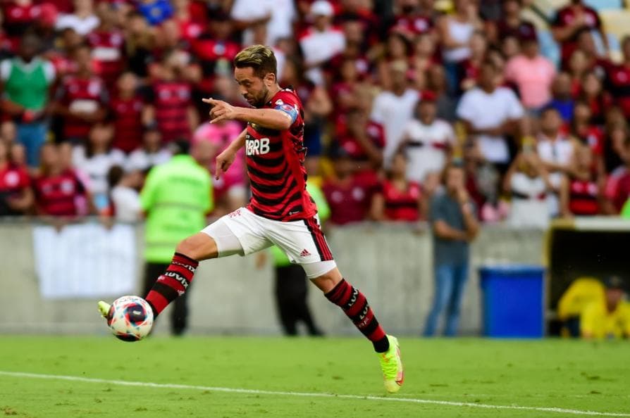 Everton Ribeiro em campo pelo Flamengo