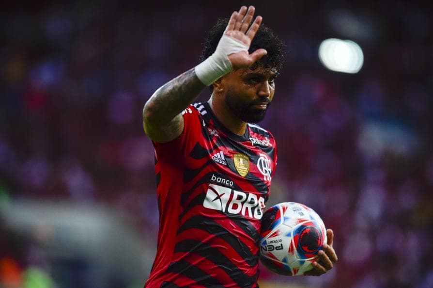 Gabigol comemora primeiro gol pelo Flamengo em 2023 com a camisa 10