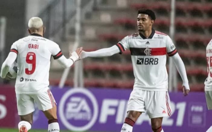 bruno viana jogou no flamengo em 2021