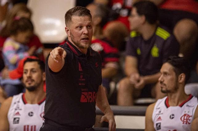 Gustavo De Conti exalta vitória e destaca dificuldade de jogar fora contra o Bauru