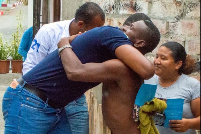 Ex-zagueiro do Flamengo, Erazo é eleito prefeito de cidade do Equador