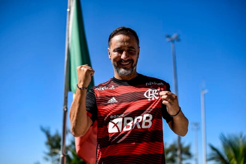 Vitor Pereira veste camisa do flamengo; sub-20 estreia na Copinha e outras notícias do Flamengo