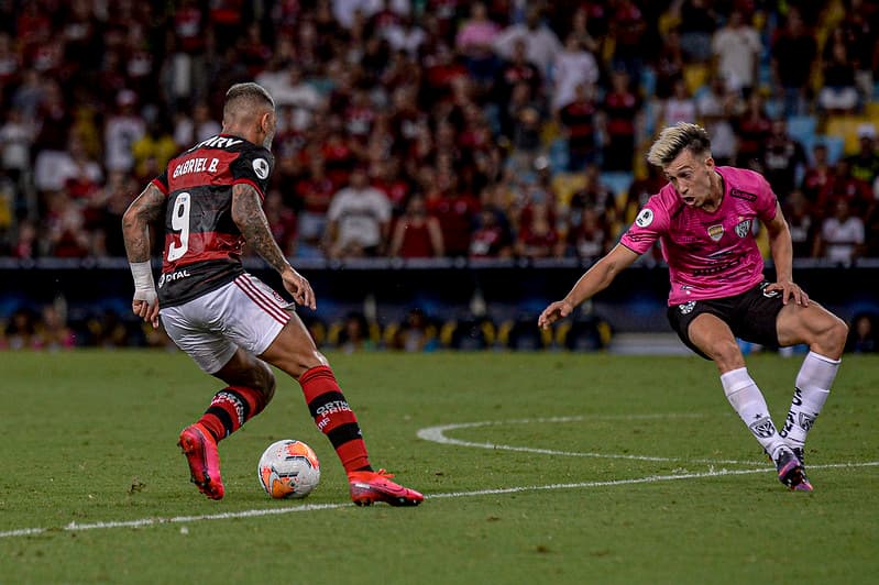 Gabigol em vitória do Flamengo sobre o Independiente Del Valle no Maracanã