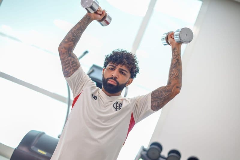 Gabigol chega a 2º dia sem ir a campo e meio-campista treina separado