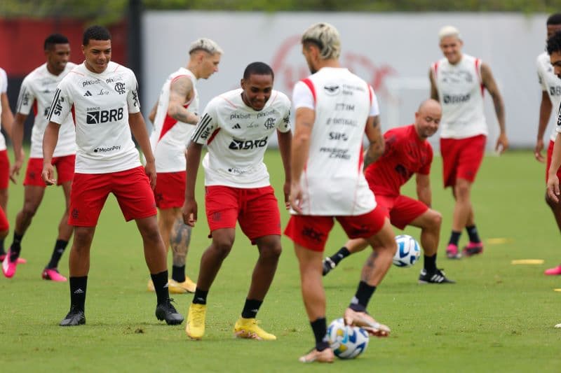 Elenco do Flamengo durante treinamento; time terá 3 dias de folga antes de preparação para o Carioca
