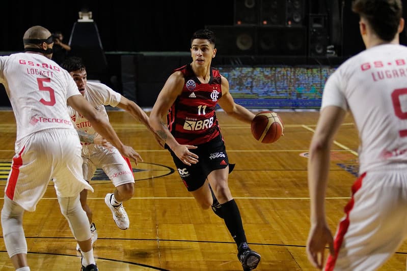 Vildoza em Flamengo x Instituto Córdoba pela Champions League das Américas de Basquete; time do Flamengo está classificado para próxima fase