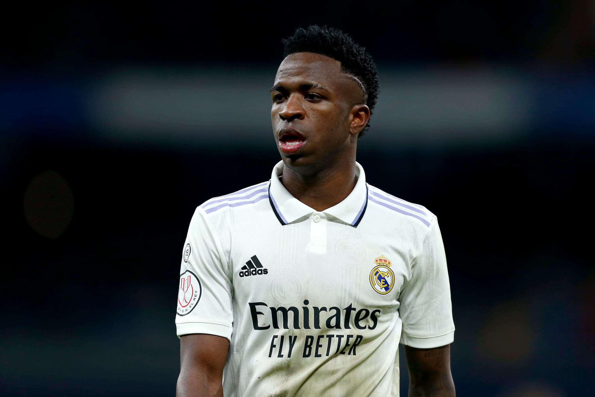 Vinícius Júnior em campo pelo Real Madrid; LaLiga denunciou torcedores que cometeram racismo contra o jogador revelado pelo Flamengo