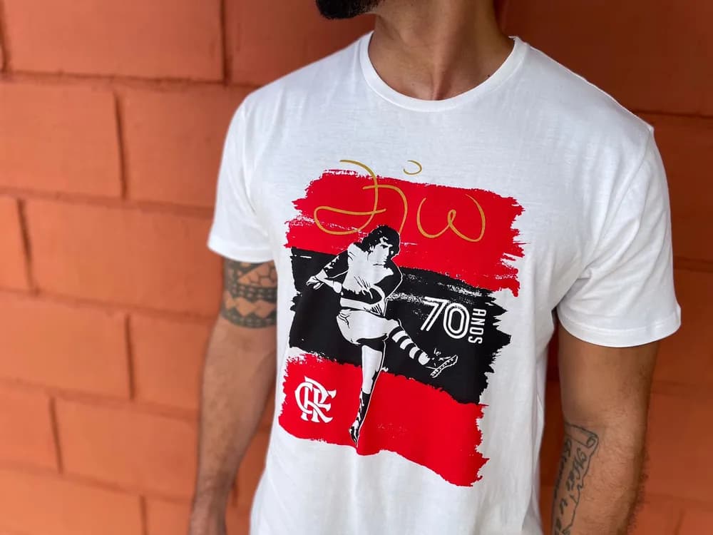 Flamengo lança camisa comemorativa dos 70 anos de Zico; saiba onde comprar