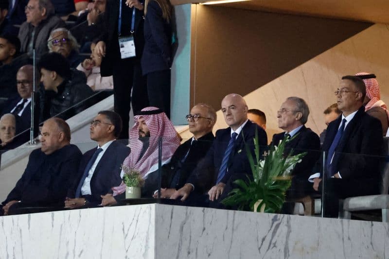 Presidente da FIFA e autoridades da arábia Saudita e Marrocos no Mundial de Clubes. Foto: Khaled DESOUKI / AFP
