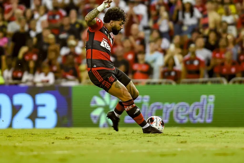 Gabi faz lançamento na partida entre Flamengo x Boavista