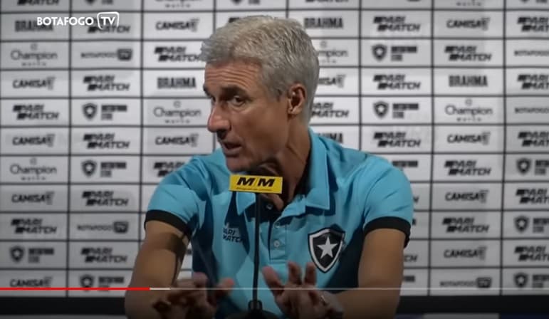 luís castro técnico do botafogo em jogo contra flamengo