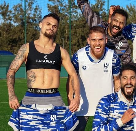 Cuellar e Michael recebem premiação milionária após classificação no Mundial