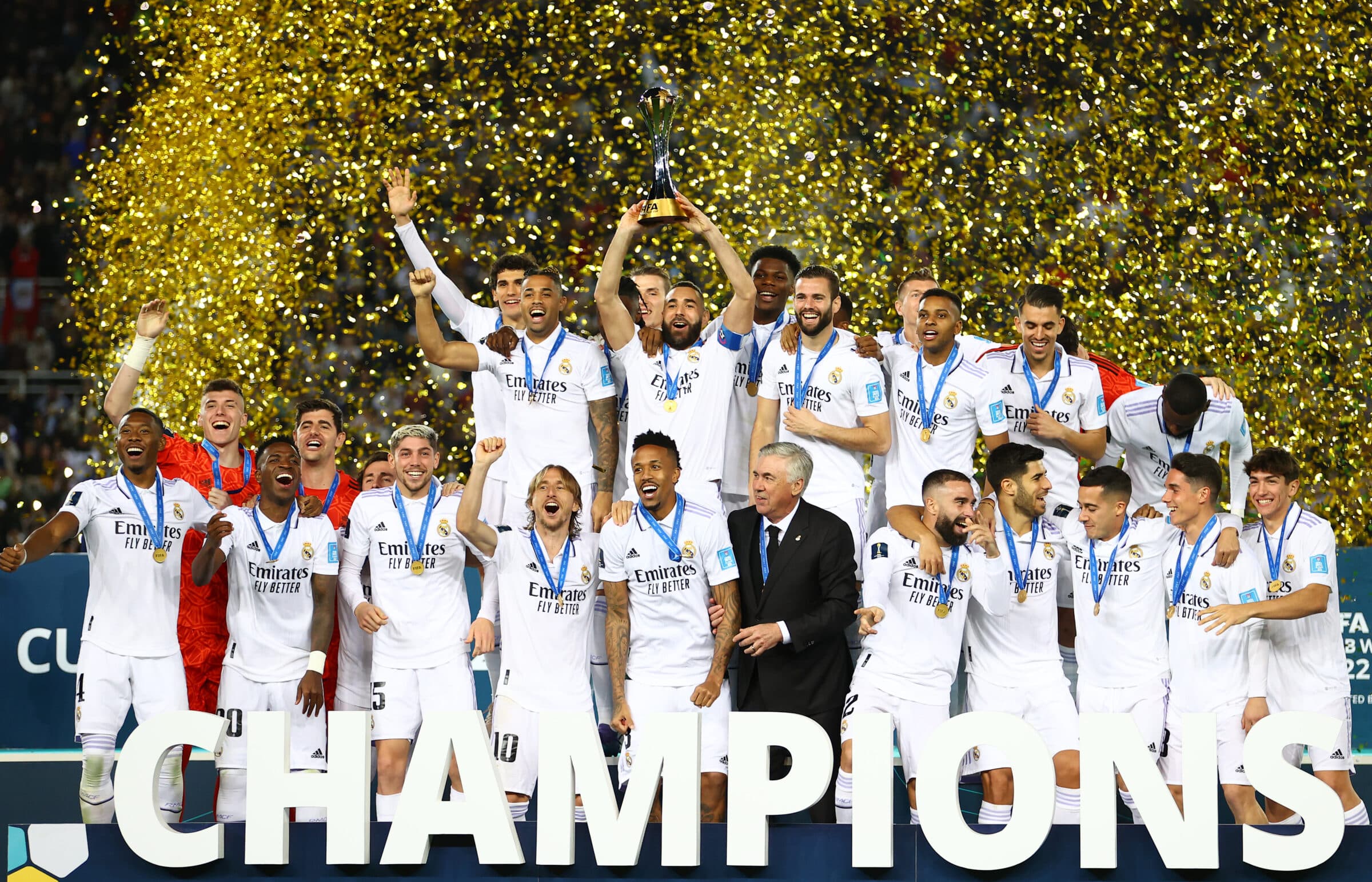 Real MAdrid levanta a taça do Mundial de Clubes. Foto: Michael Steele/Getty Images