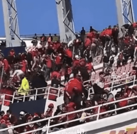 Torcedores do Wydad invadem setor destinado ao Al Hilal