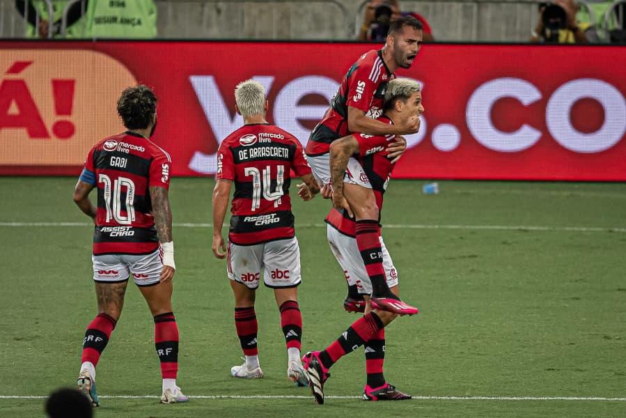 Flamengo comemora gol da vitória sobre o Vasco