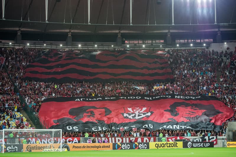 Torcida do Flamengo fazendo a festa no Maracanã