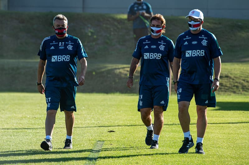 Jordi Gris Vila, auxiliar de Domènec Torrent no Flamengo, falou sobre como a política do clube atrapalhou o trabalho da comissão técnica