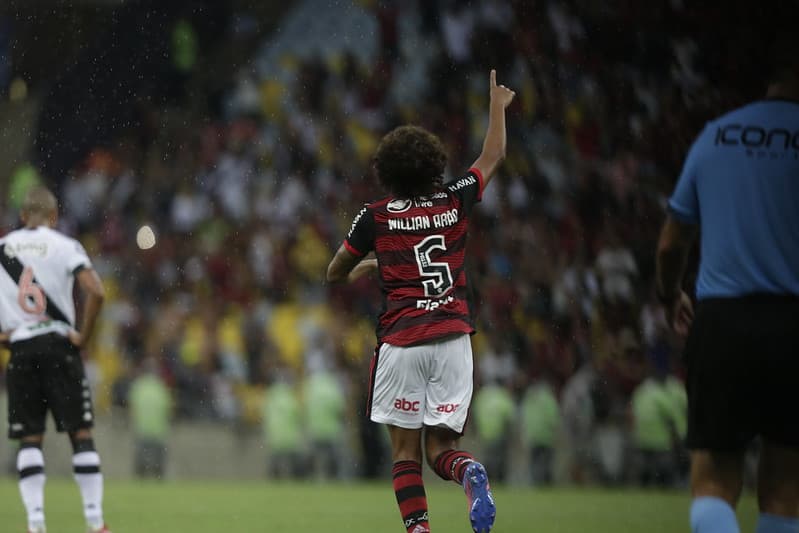Willian Arão comemora gol do Flamengo sobre o Vasco no Carioca