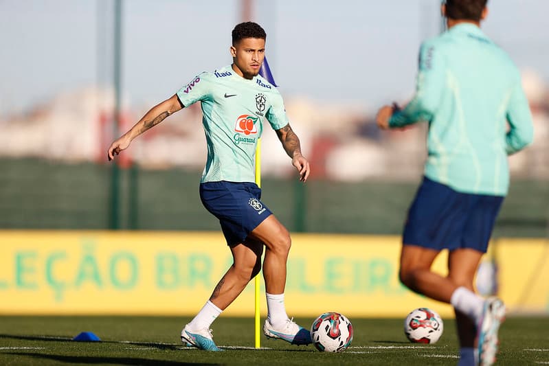 Cria do Flamengo, João Gomes ganhou minuto entre titulares durante treino da seleção brasileira