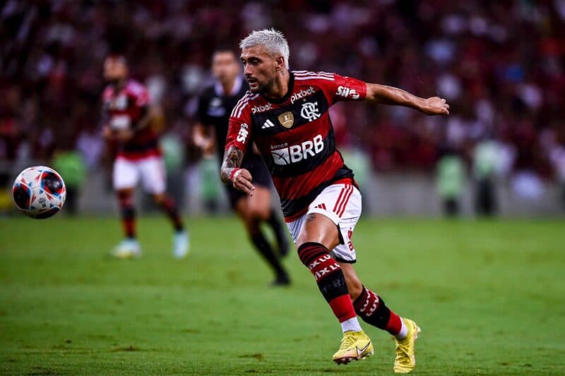 Arrascaeta em jogo do Flamengo pelo Campeonato Carioca; lesão irá tirar o uruguaio do clássico contra o Fluminense