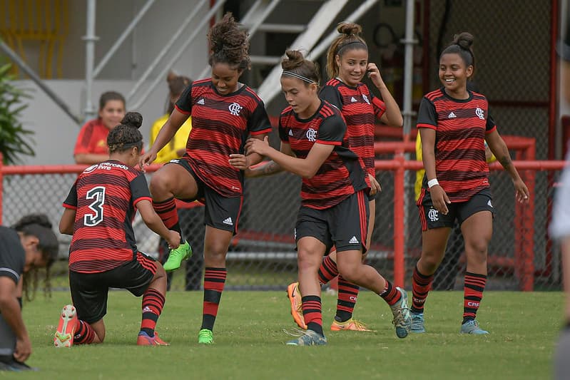 Time sub-20 de futebol feminino do Flamengo comemora gol no Estadual 2022; CBF divulga tabela do Brasileirão Feminino Sub-20 2023