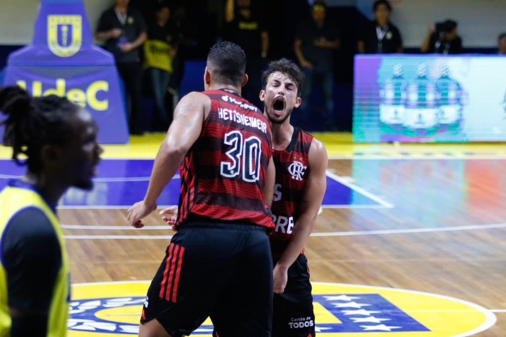 Ricardo Fischer e Rafael Hettsheimeir em vitória do Flamengo na Champions League Américas