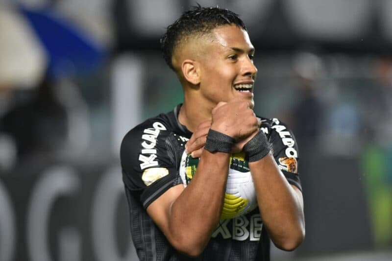 Ângelo, do Santos, é principal alvo do Flamengo