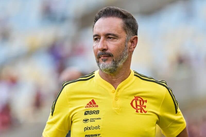 Vitor Pereira, técnico do Flamengo; Roger Flores detonou declarações do treinador após derrota em jogo da Libertadores