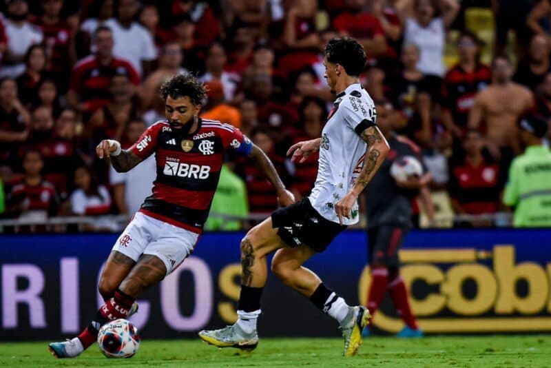 Gabigol em partida entre Flamengo e Vasco; clássicos pelo Brasileirão serão com torcida dividida