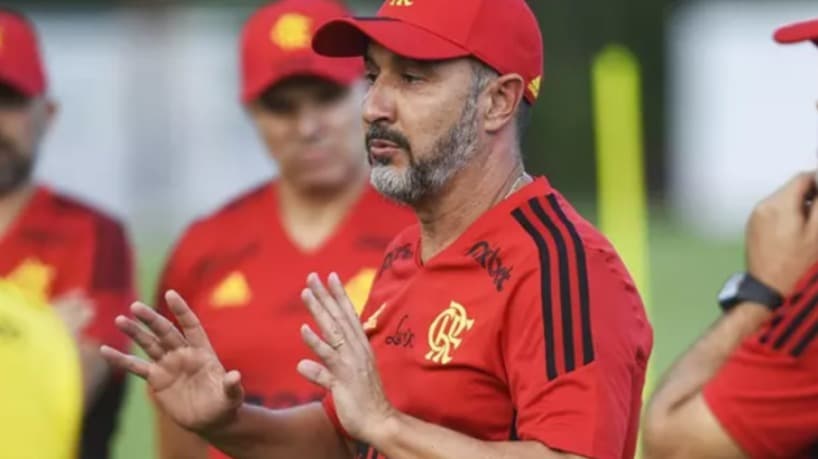Vitor Pereira comanda treino do Flamengo