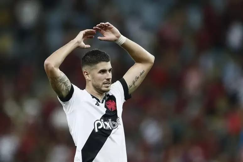 Pedro Raul lamenta pênalti perdido pelo Vasco