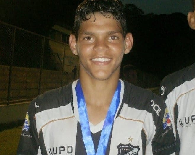 Ayrton Lucas surgiu no ABC, time que eliminou o Vasco da Copa do Brasil