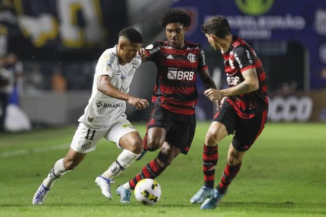 Flamengo trabalha com 'jogo de cintura' para contratar Ângelo do Santos