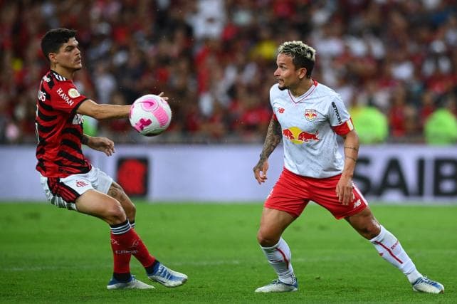 Artur em campo pelo Red Bull Bragantino; atacante comentou sobre possível interesse do Flamengo em sua contratação