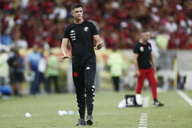 Vasco terá mudança importante contra o Flamengo na semifinal do Carioca