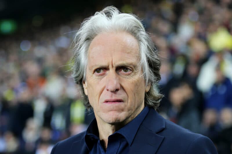 Jorge Jesus em jogo entre Fenerbahçe; ex-técnico do Flamengo acertou com o Al-Hilal, da Arábia Saudita