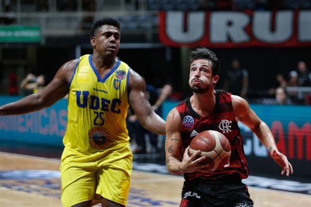 Fischer critica atuação do Flamengo, mas destaca superação na vitória