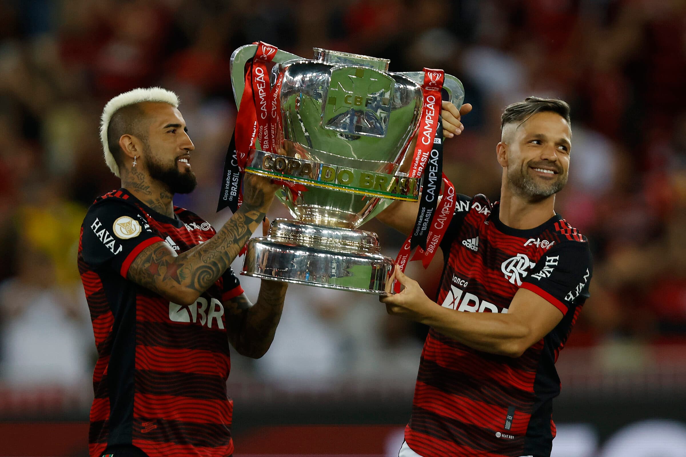 Diego Ribas e Arturo Vidal no Flamengo
