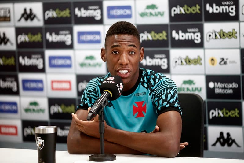 Zagueiro do Vasco crê que emocional do Flamengo possa afetar no clássico