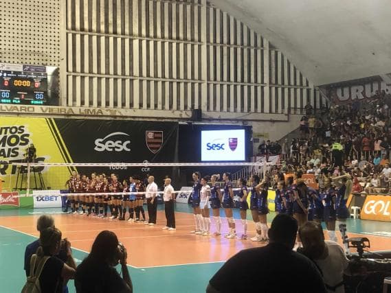 Flamengo vence o Minas com autoridade e fica no G-4 da Superliga