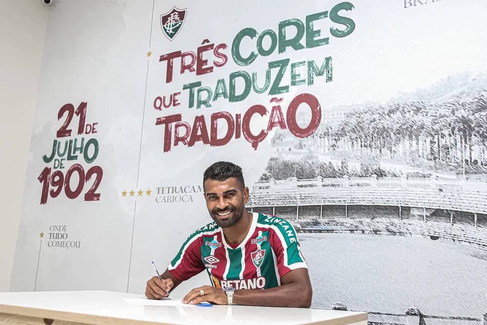 Fluminense anuncia volante ex-Grêmio em dia anterior à final do Carioca