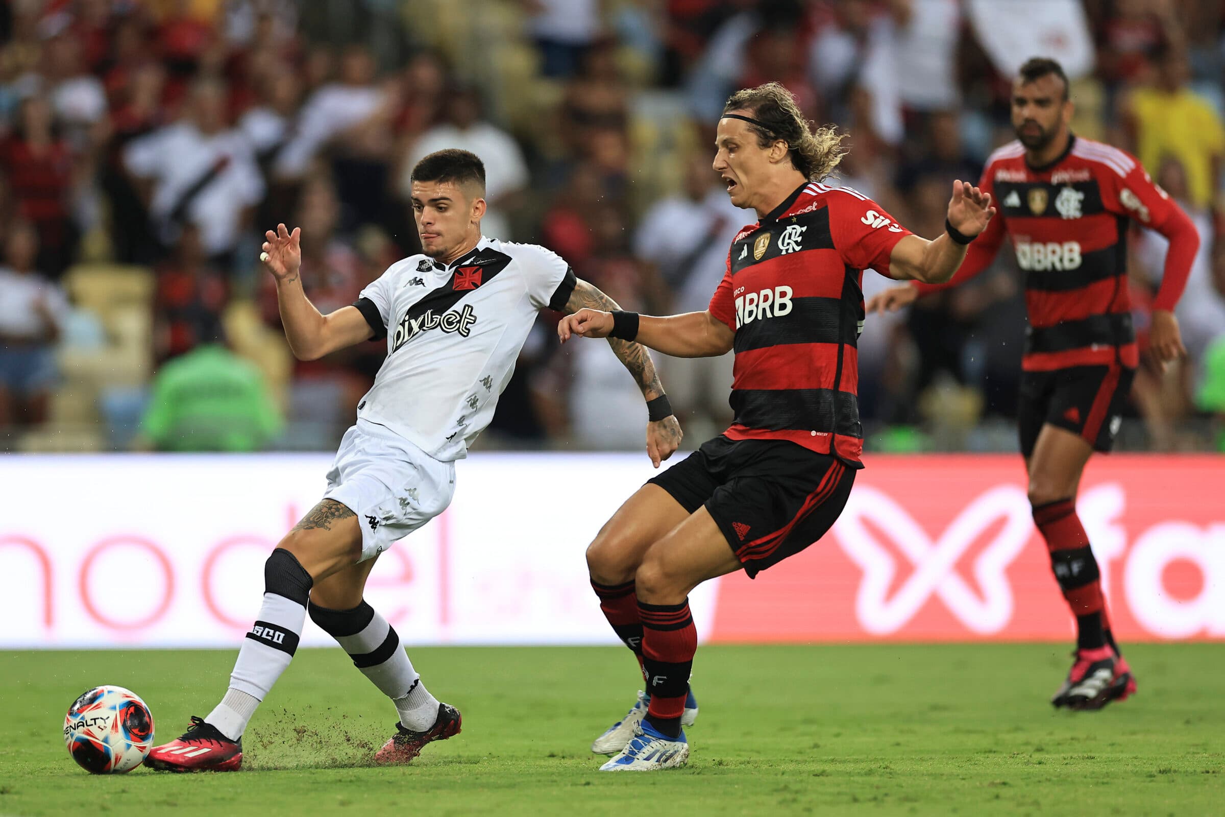 David Luiz em jogo entre Vasco e Flamengo